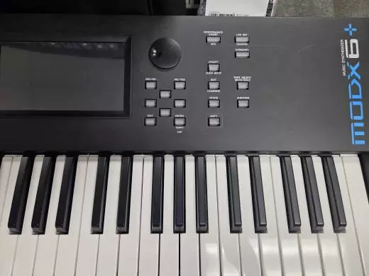 Yamaha - MODX6+ 2