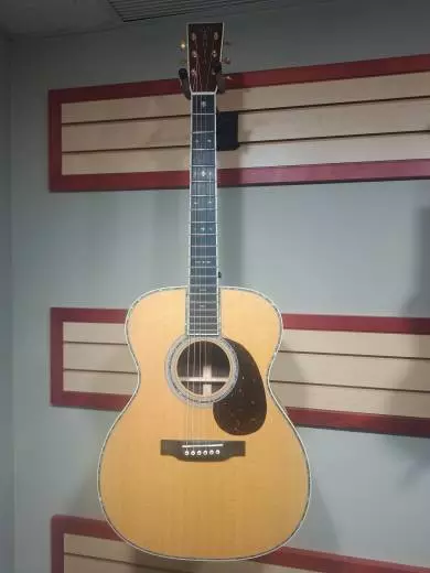 Martin Guitars - 000-42 V18