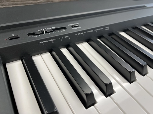 Yamaha - P45 B 2