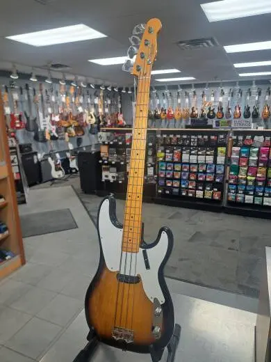 Fender - AVII 54 P-Bass