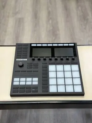 Native Instruments - MASCHINE MK3 2