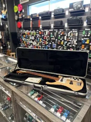 Rickenbacker 5 String Mapleglo 2