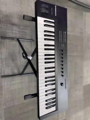Native Instruments - KONTROL A49 2