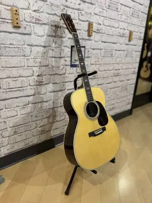 Martin Guitars - J-40 2