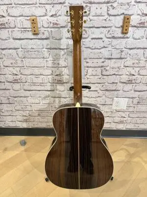 Martin Guitars - J-40 2