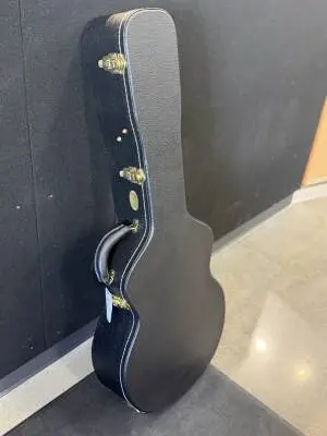 Martin Guitars - J-40 2