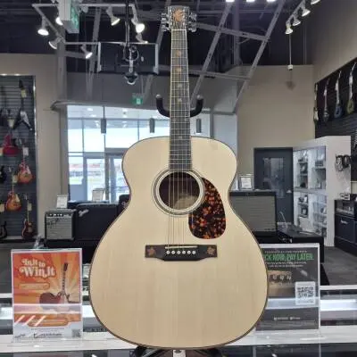 Larrivee D-03 Maple Leaf Limited Edition