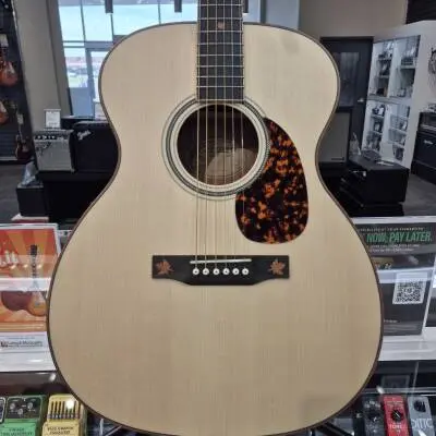 Larrivee D-03 Maple Leaf Limited Edition 2