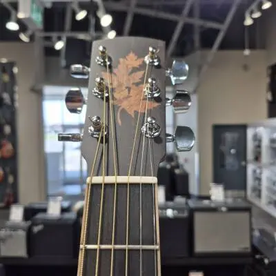 Larrivee D-03 Maple Leaf Limited Edition 2