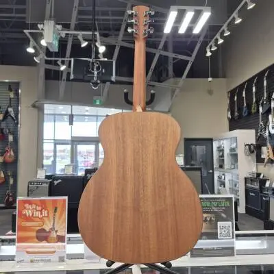 Larrivee D-03 Maple Leaf Limited Edition 2