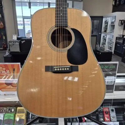 Martin Guitars - D-28 MOD DLX 2