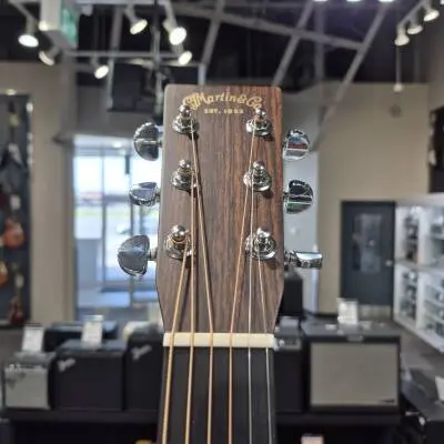 Martin Guitars - D-28 MOD DLX 2