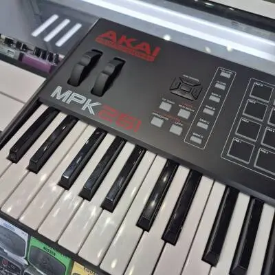 Akai - MPK261 2