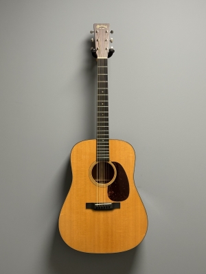Martin Guitars - D-18 2012