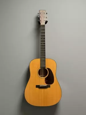 Martin Guitars - D-18 2012