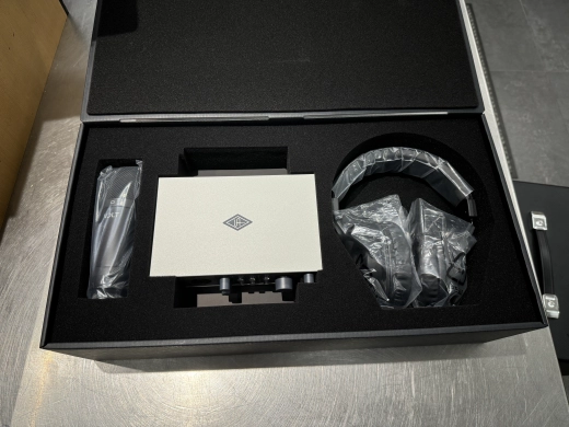 UA Volt 2 Studio Pack 2