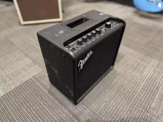 Fender Mustang LT25 Guitar Amplifier 3