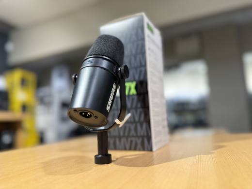 Shure - MV7X Streaming/ Podcast/ Broadcast Microphone 2
