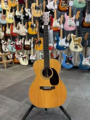 Store Special Product - Martin Guitars - 000-28 V18