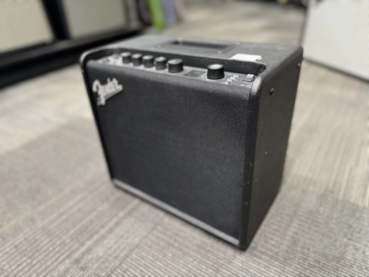 FENDER MONTH: Fender Mustang LT25 3