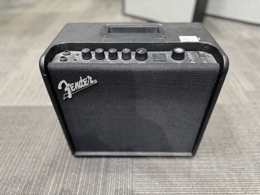 FENDER MONTH: Fender Mustang LT25 2