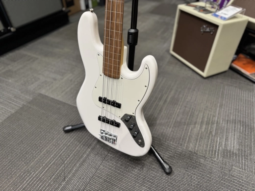 Fender Jazz Bass Fretless White 2