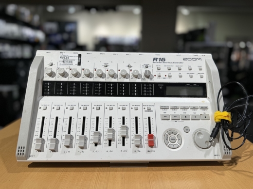 ZOOM R16 16-TRACK SD RECORDER/INTERFACE/CONTROLLER