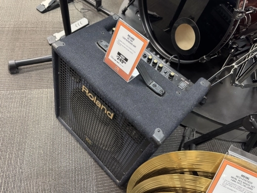 Roland KC-350 Keyboard Amplifier 2