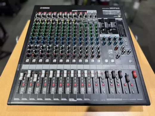 Yamaha 16-channel Mixing Console