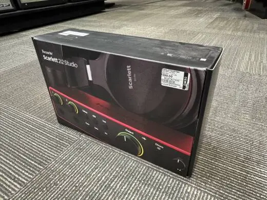 Focusrite SCARLETT2I2STM4 - Open Box Special!