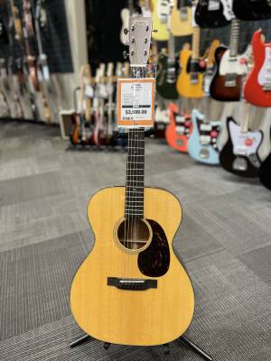 Martin Guitars 000-18 Spruce Acoustic Guitar W/ Case