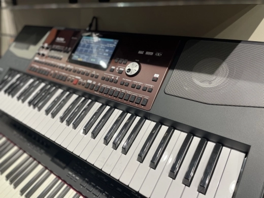 Korg - PA700
