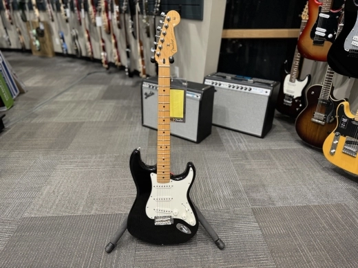 FENDER MONTH: Fender Player Stratocaster Black 2