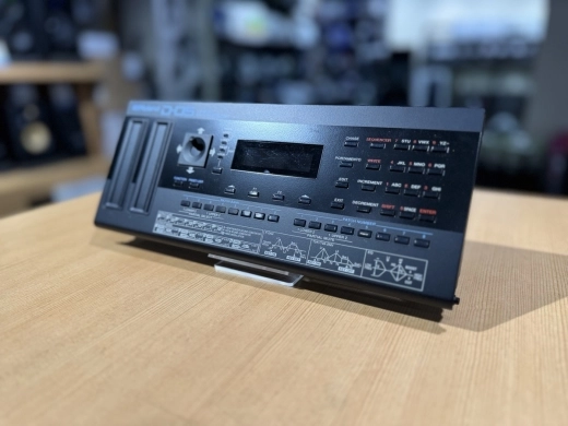 Roland - D-05 ROLAND