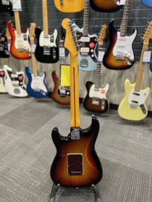 FENDER MONTH SPECIAL - American Pro II Strat 2