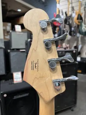 Squier Sonic Bronco Bass, Laurel Fingerboard - Black 2