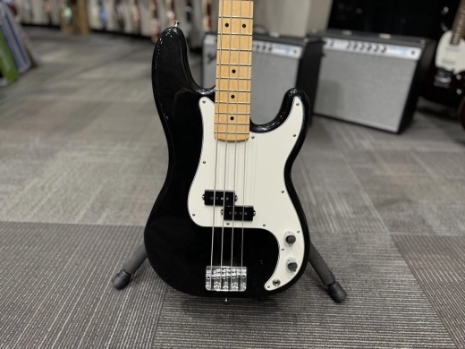 FENDER MONTH: Fender Player P-Bass Black Maple Fretboard 3