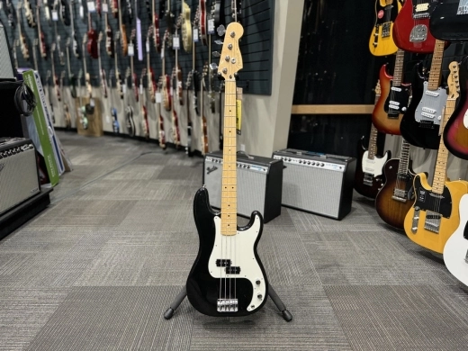 FENDER MONTH: Fender Player P-Bass Black Maple Fretboard 2