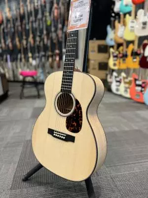 Store Special Product - Larrivee - OM-40 80TH