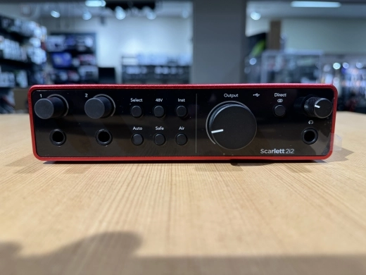 Focusrite SCARLETT2I2MK4 USB Audio Interface 2