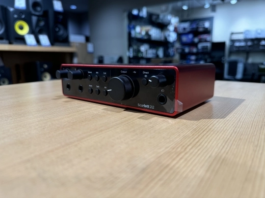 Focusrite SCARLETT2I2MK4 USB Audio Interface 3