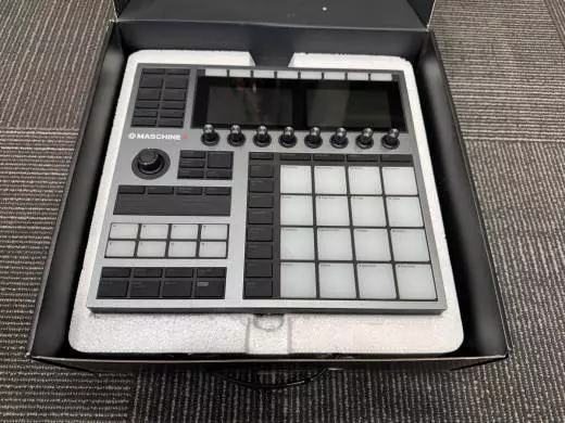 Native Instruments - MASCHINE PLUS 2