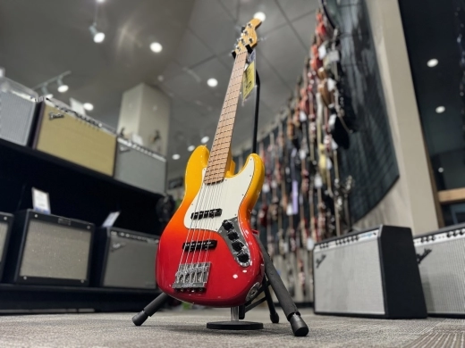 FENDER MONTH: Fender PP Active Jazz Bass 5 String 4