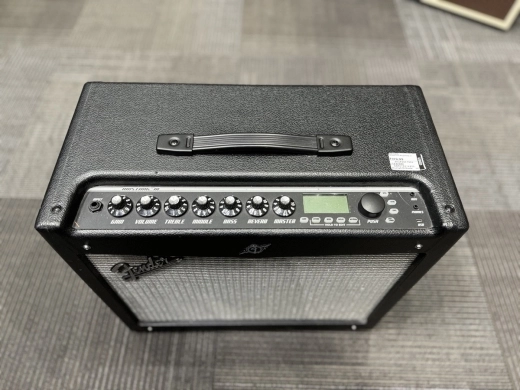 Fender V2 MUSTANG III 2