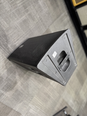 Yorkville EF12P 1200W Elite Powered Speaker 2
