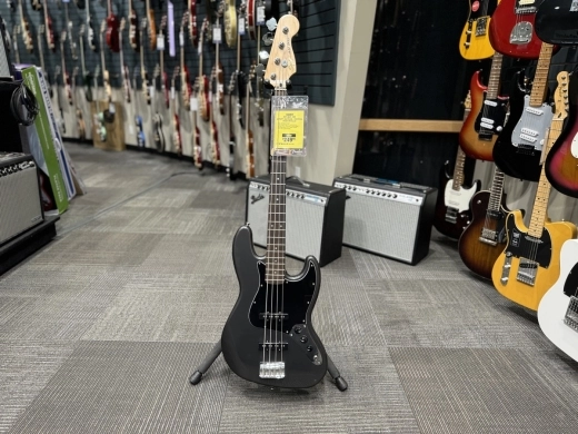 FENDER MONTH: Squier Affinity J-Bass Charcoal Frost 3