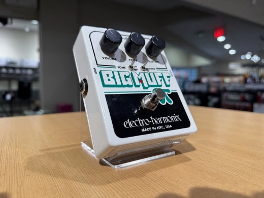 Electro-Harmonix Big Muff Distortion Pedal w/ Wicker Switch 3