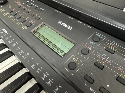 Yamaha PSRE273 Portable Keyboard 2