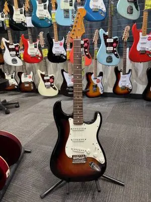Squier Classic Vibe '60s Stratocaster, Laurel Fingerboard - 3-Color Sunburst