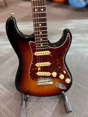 Fender American Pro II Strat 3 Tone Sunburst 2